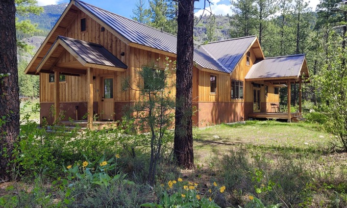 Mazama House | Central Station-Brand New House Home! Short Walk to Ski Trail & Mazama Store!