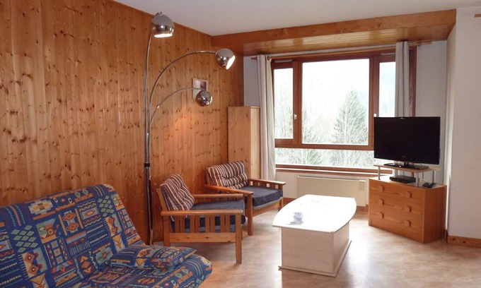Saint-Jean-dʼAulps Apartment | Central studio with pool and parking in Saint-Jean-d'Aulps