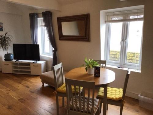 Teignmouth Apartment | Central Teignmouth Penthouse Sleeps 4 Pets Ok