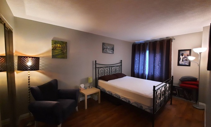 Hull Condo | Central to all museums and parliament in Ottawa and Gatineau park, no car needed
