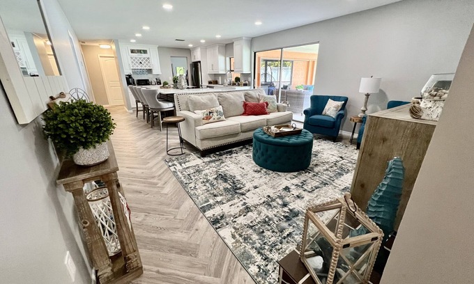Palma Sola House | Central to AMI, Sarasota, Clearwater, St. Pete and Tampa!
