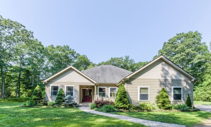 Stonington House | Central to Mystic and Vineyards