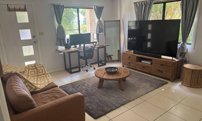 Lismore House | Central town house. 2km away from lismore base house.