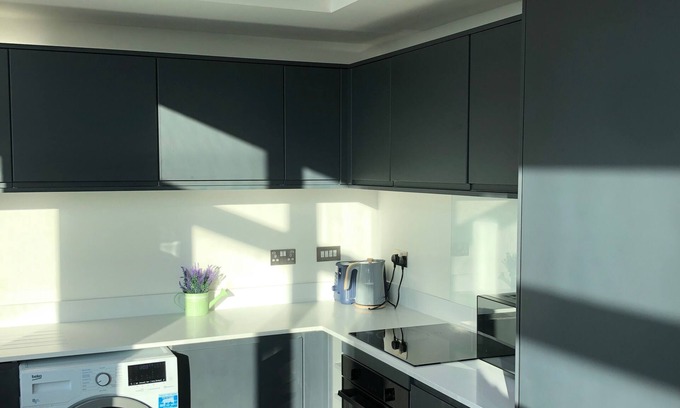 Old Trafford Apartment | Central Trafford Apartment Free Parking