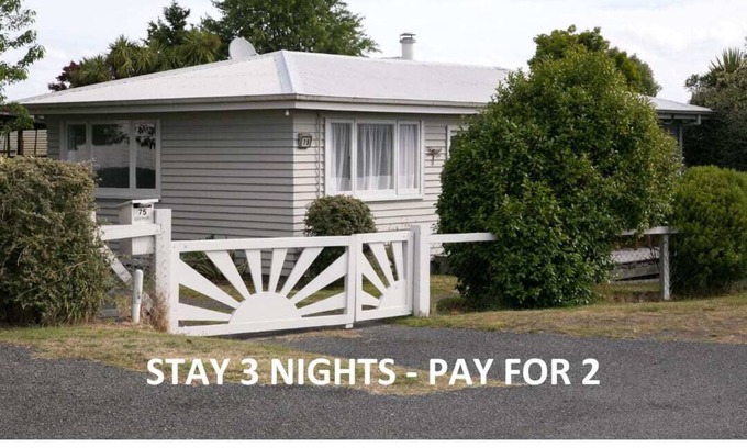 Taupo House | Central - Walk to Town and Lake! *No Service Fee*