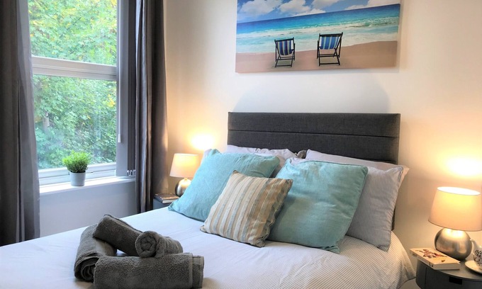 Wigan House | Central Wigan Welcoming Townhouse sleeps up to 6