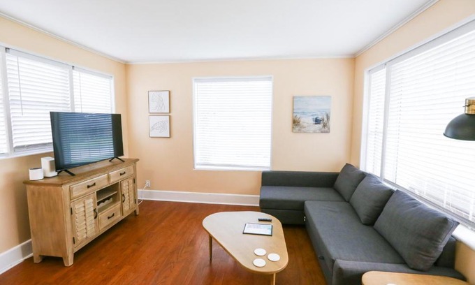 Jacksonville Beach Apartment | Centrally Located Efficiency One Mile to the Beach!