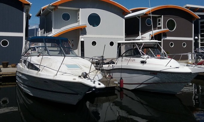 Lower Lonsdale Boat Rental | CENTRALLY LOCATED, ON THE WATER, CONVENIENT TO VANCOUVER, CITY & MOUNTAIN VIEWS