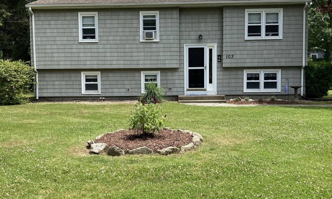 Green Hill House | Centrally Located Beach House