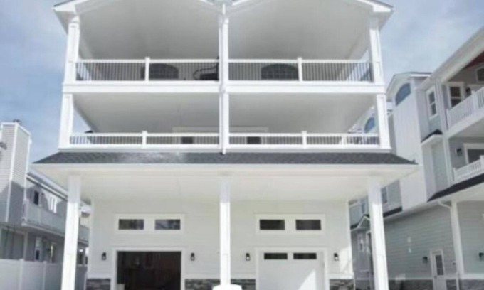 Sea Isle City House | Centrally located. Walking distance to everything. Elevator. 5 min walk to beach