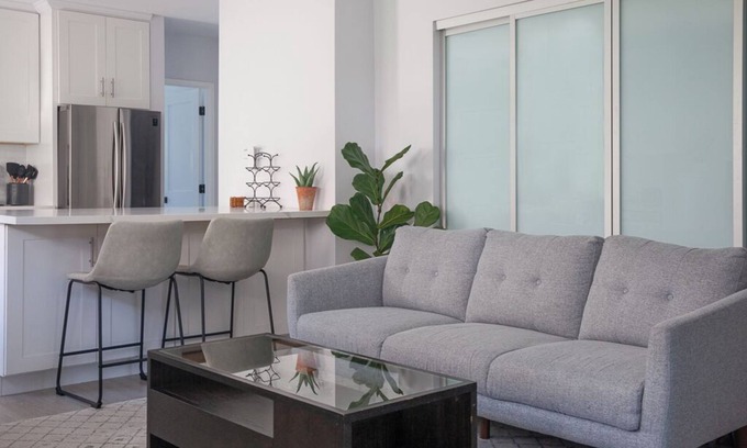 South Pasadena House | Centrally Located, Clean and Modern Home in South Pasadena