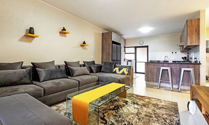 Ekurhuleni Apartment | Centrally located 3 bd apartment in Johannesburg