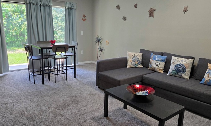 Hopkins Fitch Grant Condo | Centrally located 3-bdrm condo, sleeps 8; 6 min drive to Daytona Beach, Florida