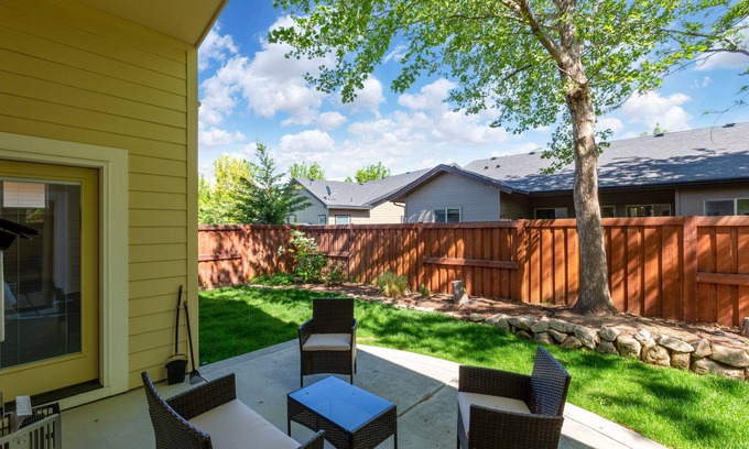 Southwest Ada County Alliance House | CENTRALLY LOCATED & CLOSE TO THE VILLAGE IN MERIDIAN, DOWNTOWN BOISE, & AIRPORT