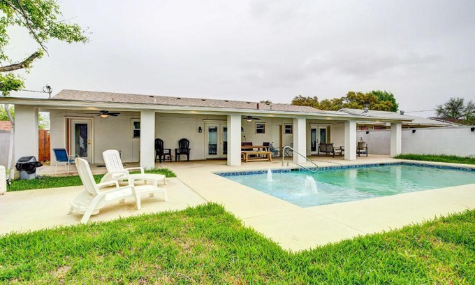 Eagle Pass House | Centrally Located Eagle Pass Home with Pool!