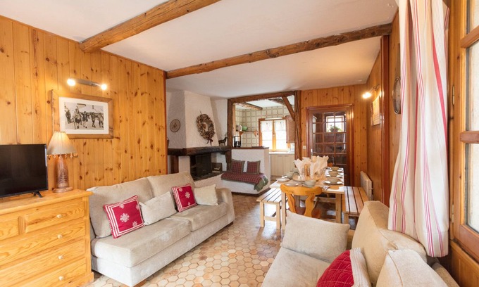 Montgenevre House | Centrally located 4 bedroom townhouse for up to 12 people