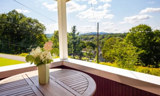 Lee House | Centrally Located Historical Home
