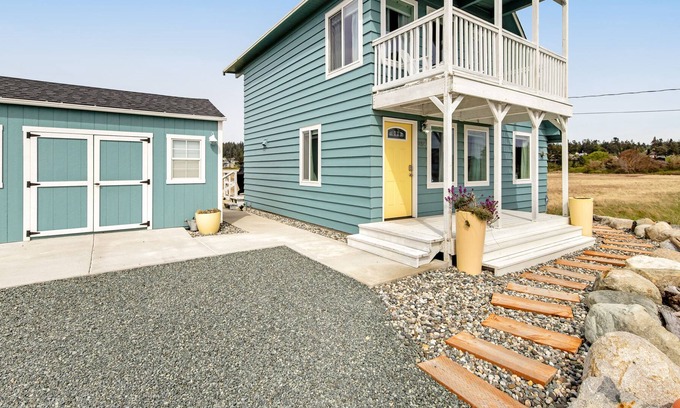 Coupeville House | Centrally located home & loft near the beach with water views, fireplace & deck