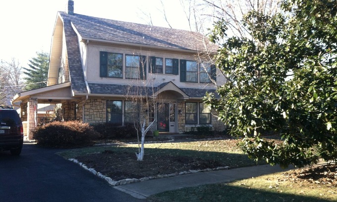 Strathmoor Village House | Centrally Located Home for Derby/Breeders Cup