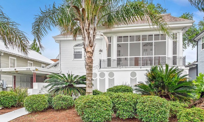 Lakewood Apartment | Centrally located in New Orleans, Perfect for traveling professionals