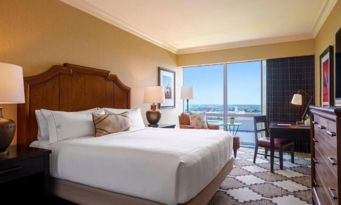Downtown Fort Worth Apartment | Centrally located in downtown Fort Worth, Texas, this hotel offers sophisticated style .