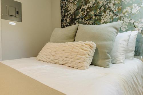 Memphis House | Centrally Located Memphis Tiny Home Queen Bed REAR