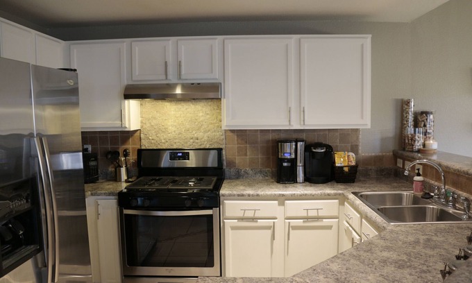 Vista Del Norte Alliance Condo | Centrally Located Modern Condo with luxury Steam Shower