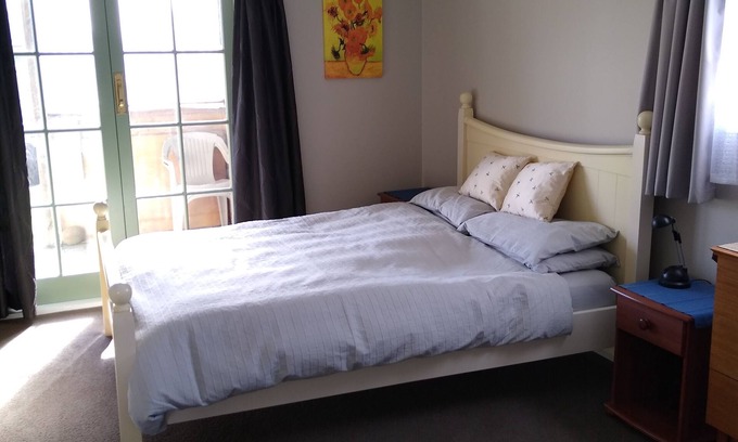 New Plymouth Cottage | Centrally located cottage in quiet location