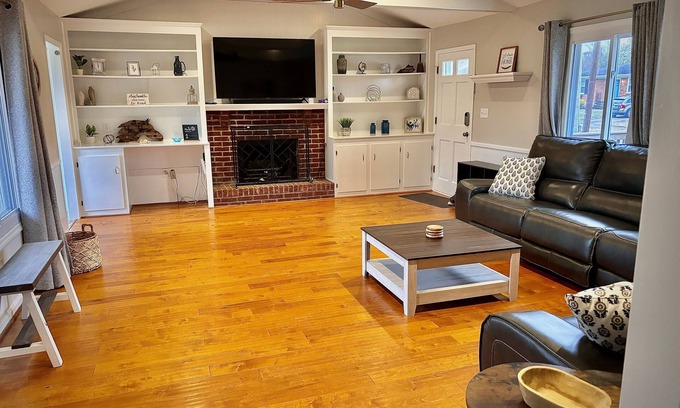 Avondale Melbourne Heights House | Centrally located retreat in Louisville! New hottub! Driveway and garage parking