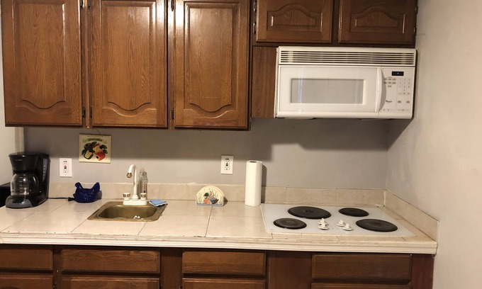Garfield Apartment | CENTRALLY LOCATED STUDIO