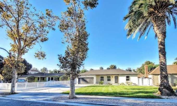 Lynwood House | Centrally-located Stylish Modern Family Home