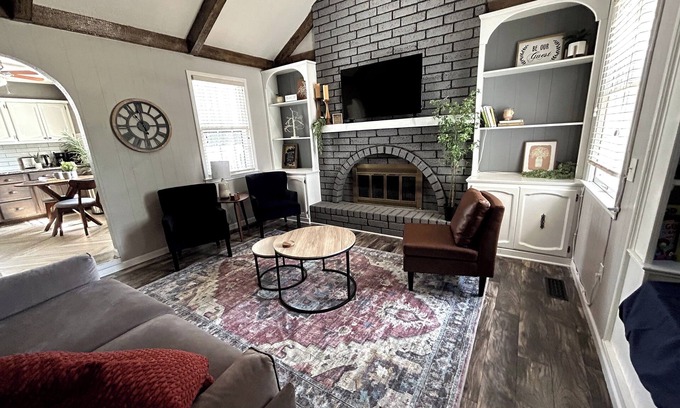Grandview House | Centrally Located Update3Kingw/dedicate office+Apt