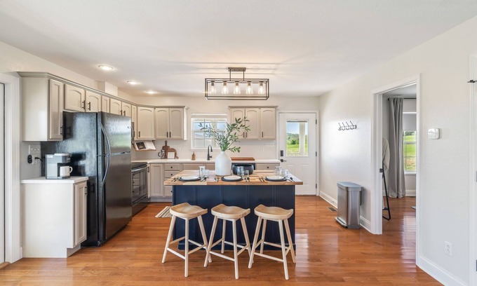 Ashley Oaks House | Centrally Located | Modern Home in the Smokies