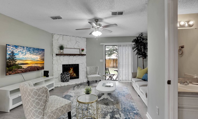 Arlington House | Centrally located, Cozy Family Friendly Home.