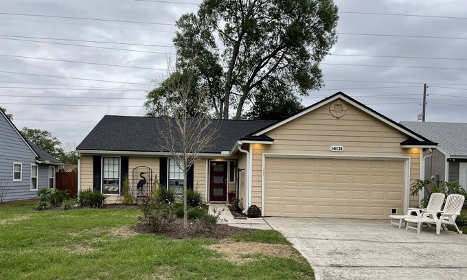 Golden Glades - The Woods House | Centrally located to beach, Town Center and Mayo.
