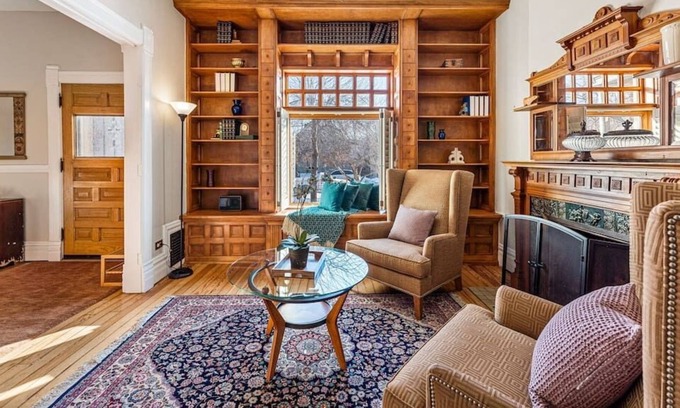 Baker House | Centrally located Victorian!