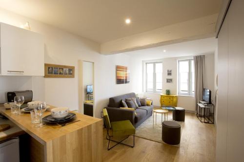 Saint-Michel Apartment | Centre Historique - Tour du Pin 2