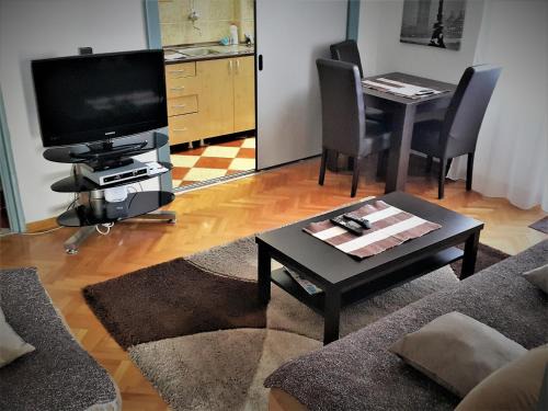 Downtown Apartment | Centre Point Apartment
