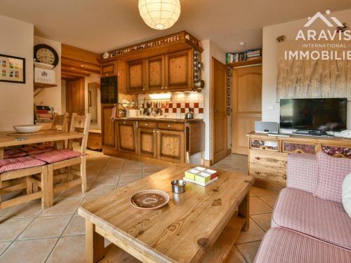 Le Grand-Bornand Apartment | Centre village, 4 pers., 2 ch., face aux pistes, parking, balcon - FR-1-391-5