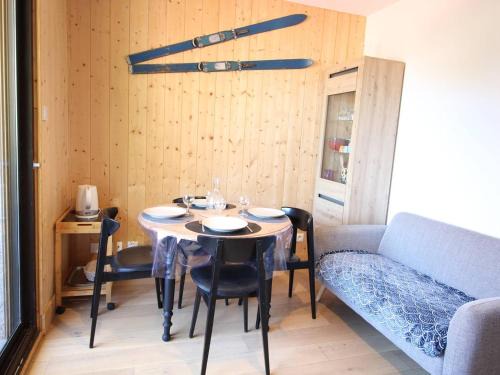 Bagneres-de-Luchon Apartment | Centre-ville Bagnères-de-Luchon T2 avec balcon, WiFi, animaux admis - FR-1-313-233