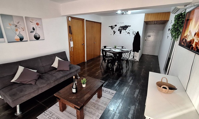 Centro Apartment | Centric Loc : Sleeps 5 : Balcony : High-Speed WiFi