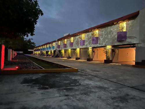 Alfredo V. Bonfil Hotel | Cerezas