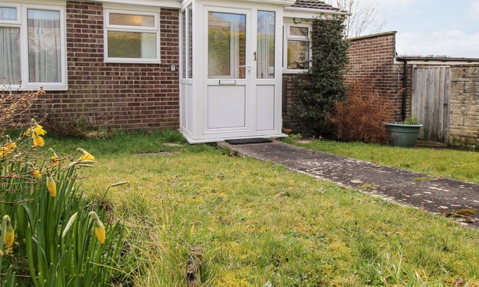 Cerne Abbas Cottage | CERNE VIEW, pet friendly, with a garden in Cerne Abbas