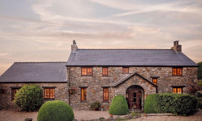 Llanrhidian House | Cerrig Glan