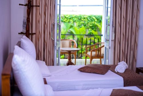 Kandy Hotel | Ceylan Crest Hotel Kandy