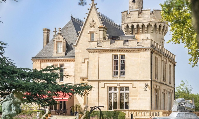 Pessac Bed & Breakfast | Château Pape Clément - Bernard Magrez Luxury Wine Experience