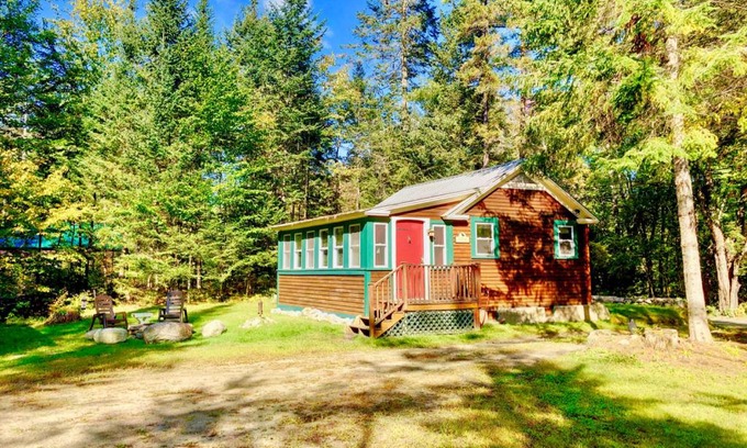 Franconia House | CH Adorable cottage in Franconia minutes from Cannon Franconia Notch Fire Pit wifi laundry