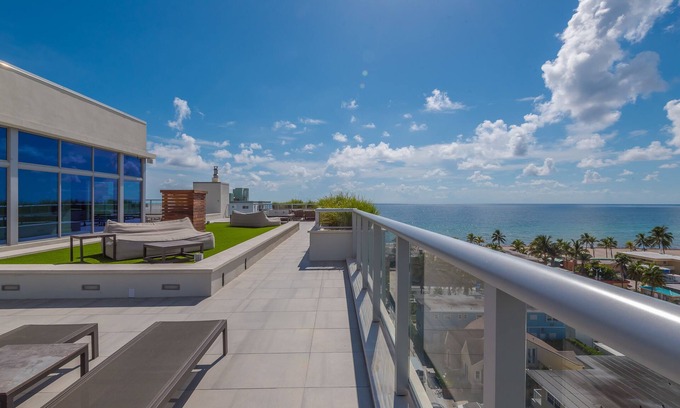 Hollywood Hotel | CH Luxury Condos & Studios On The Beach