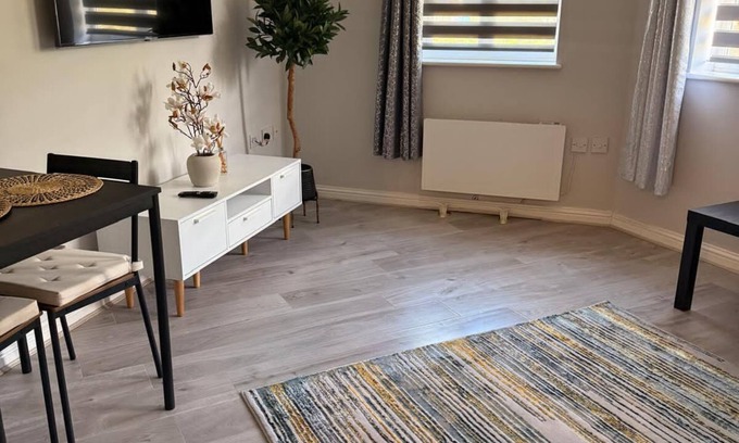 West Thurrock Apartment | Chafford Hundred's Premier 2-Bedroom Apartment