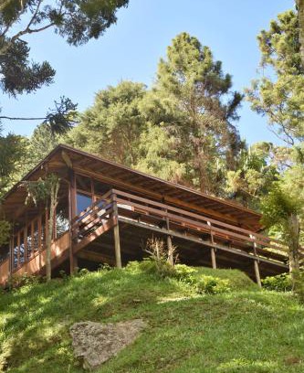 Nova Friburgo House | Chalé aconchegante cercado pelo verde